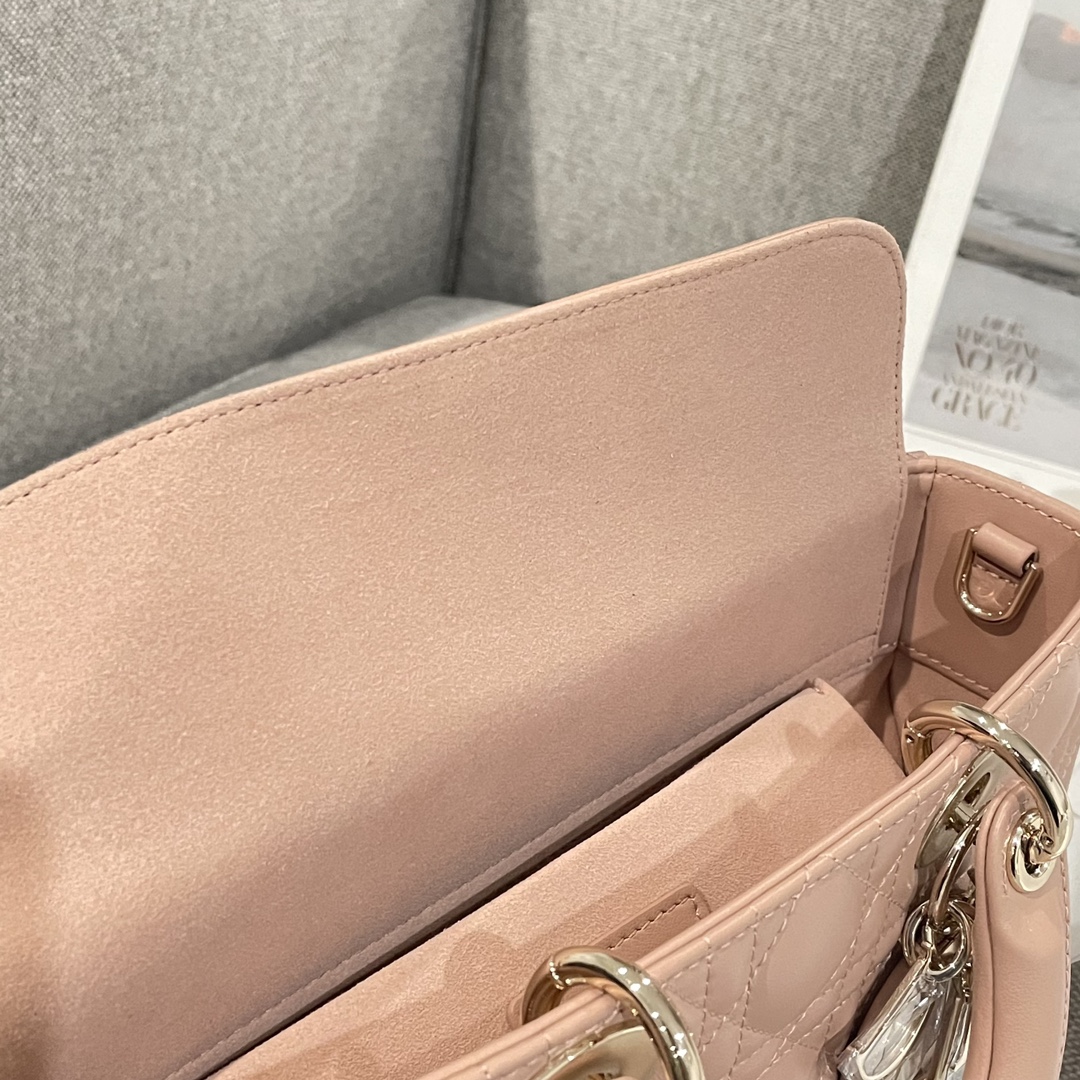 381941ad8a07bcaca75a336c8d998207_1766643860_3768.jpg
