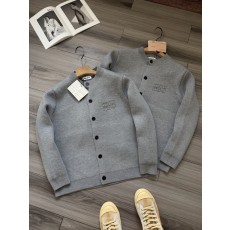 미우미우 FW25 워킹 로고 레터링 아플리케 울혼방 가디건