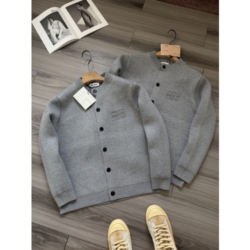 미우미우 FW25 워킹 로고 레터링 아플리케 울혼방 가디건