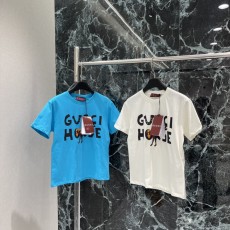 구찌 25FW 여성 레터링 홀스 프린트 상의