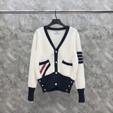 [대리석집]  톰브라운  인타르시아 스트라이프 4선 브이넥 가디건