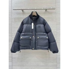 셀린느 25FW 트리옹프 자수 리브넥 다운 자켓