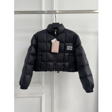 미우미우 25FW 스퀘어 퀼팅 다운 자켓