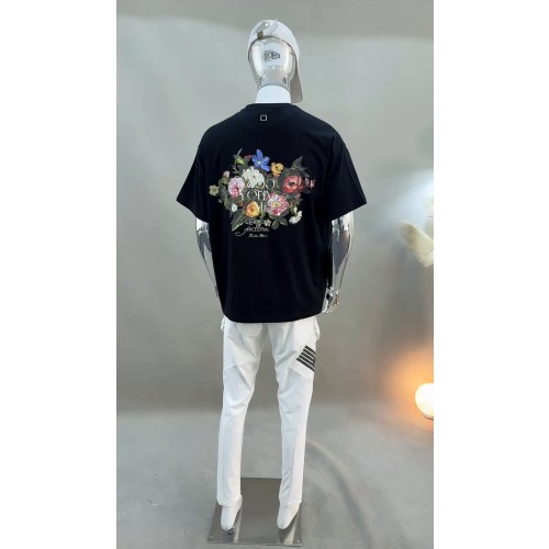 우영미 25FW 블랙 플라워 백로고 티셔츠