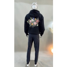 우영미 25FW 블랙 플라워 백로고 후드티셔츠