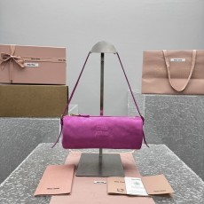 [카타] 미우미우(Miu Miu) 스웨이드 파우치 푸시아