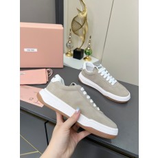 미우미우 스웨이드 스니커즈