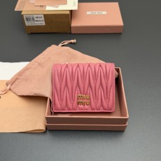 미우미우 마틀라쎄 반지갑 핑크