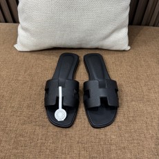 [IU] 에르메스 오란(Oran) 샌들 블랙