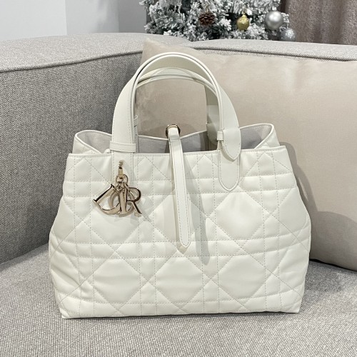 [여왕샵] 디올 뚜쥬흐 백 28cm 미디움 화이트