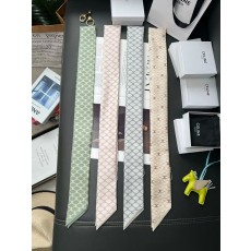 셀린느 라발리에르 미니 트리옹프 실크 트윌 스카프