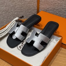 [찡댄] 에르메스 오란(Oran) 샌들 실버