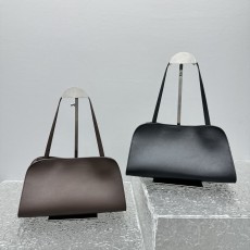 [카타] 더 로우 페기(Peggy) 가죽 클러치