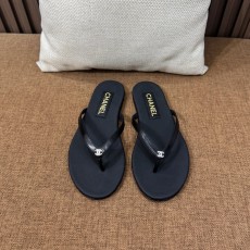 [IU] 샤넬 블랙 로고 쪼리 샌들