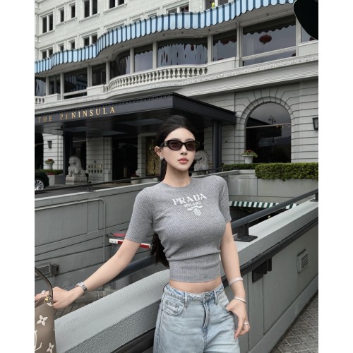 프라다 26SS 미니멀 리스트 스웨터