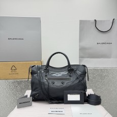 [카타] 발렌시아가 26SS 르 시티 모터백 미디움 볼캐닉 록